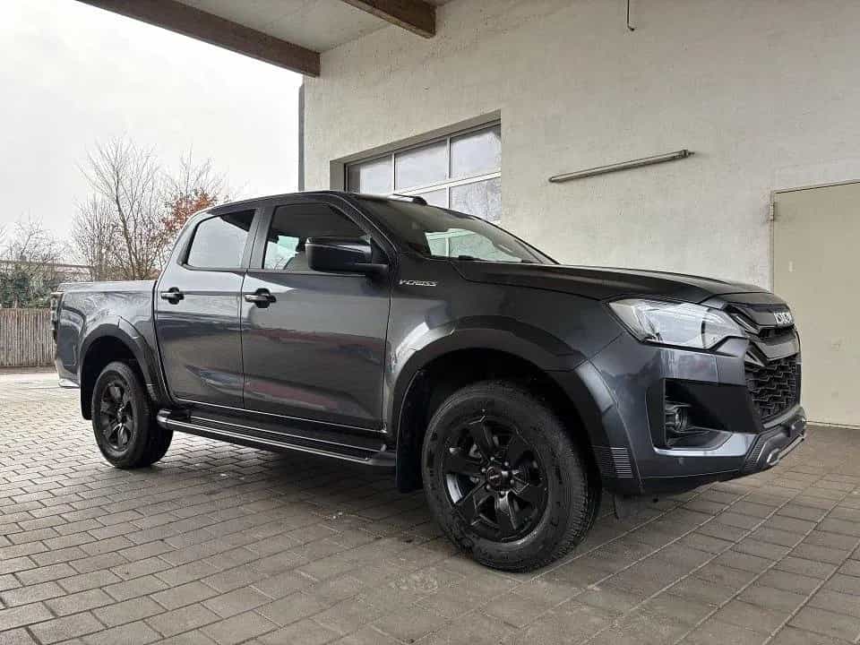 Isuzu D-Max Double Cab 4x4 AHK V-Cross A/T 02/2025-photo-0