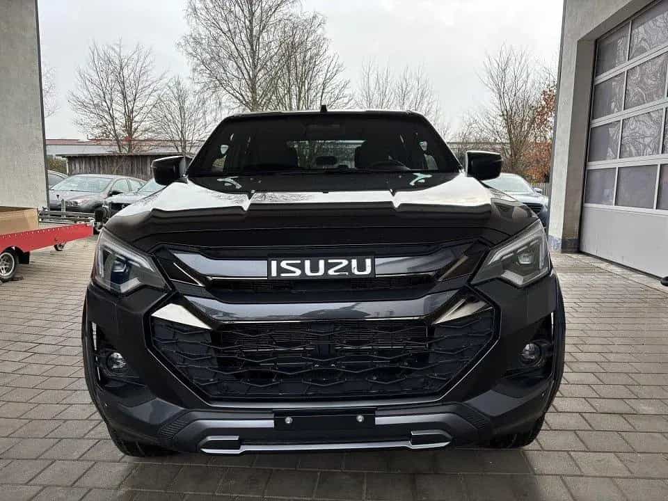 Isuzu D-Max Double Cab 4x4 AHK V-Cross A/T 02/2025-photo-1