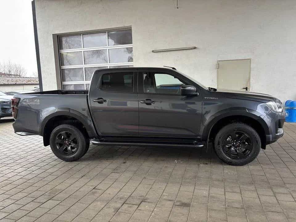 Isuzu D-Max Double Cab 4x4 AHK V-Cross A/T 02/2025-photo-2