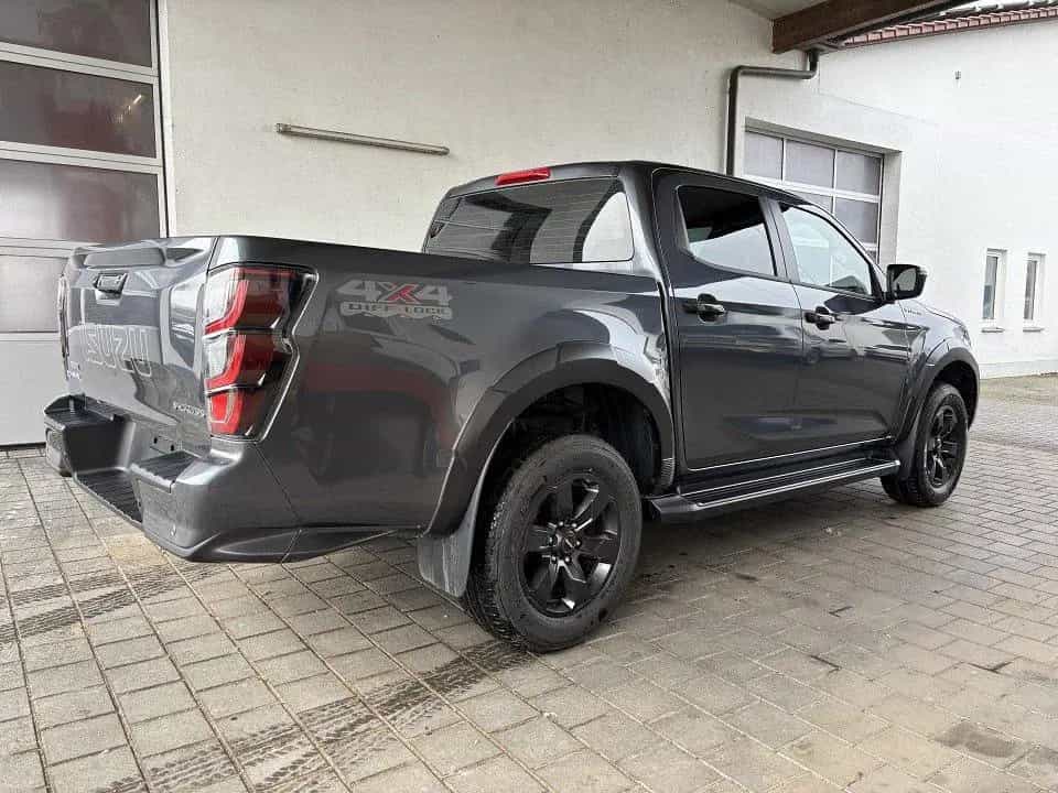 Isuzu D-Max Double Cab 4x4 AHK V-Cross A/T 02/2025-photo-3