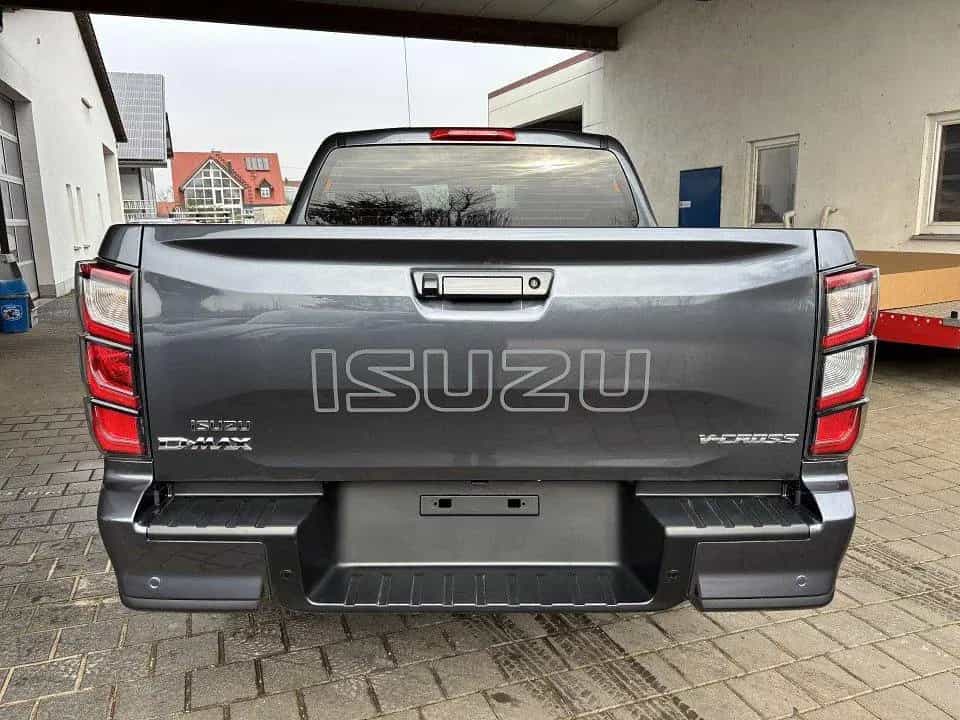 Isuzu D-Max Double Cab 4x4 AHK V-Cross A/T 02/2025-photo-4