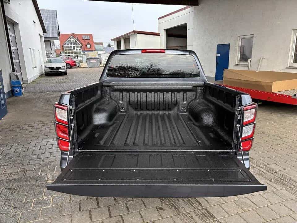 Isuzu D-Max Double Cab 4x4 AHK V-Cross A/T 02/2025-photo-5
