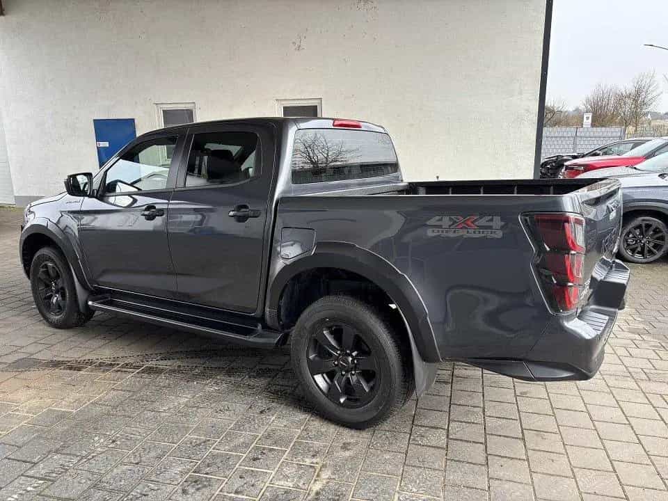 Isuzu D-Max Double Cab 4x4 AHK V-Cross A/T 02/2025-photo-6