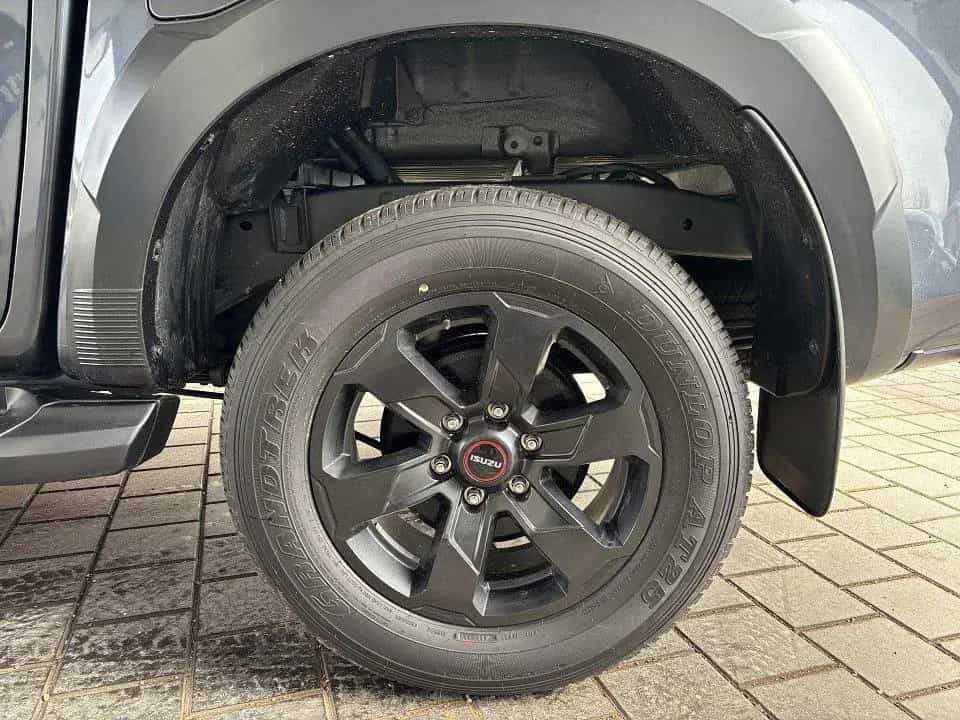 Isuzu D-Max Double Cab 4x4 AHK V-Cross A/T 02/2025-photo-7