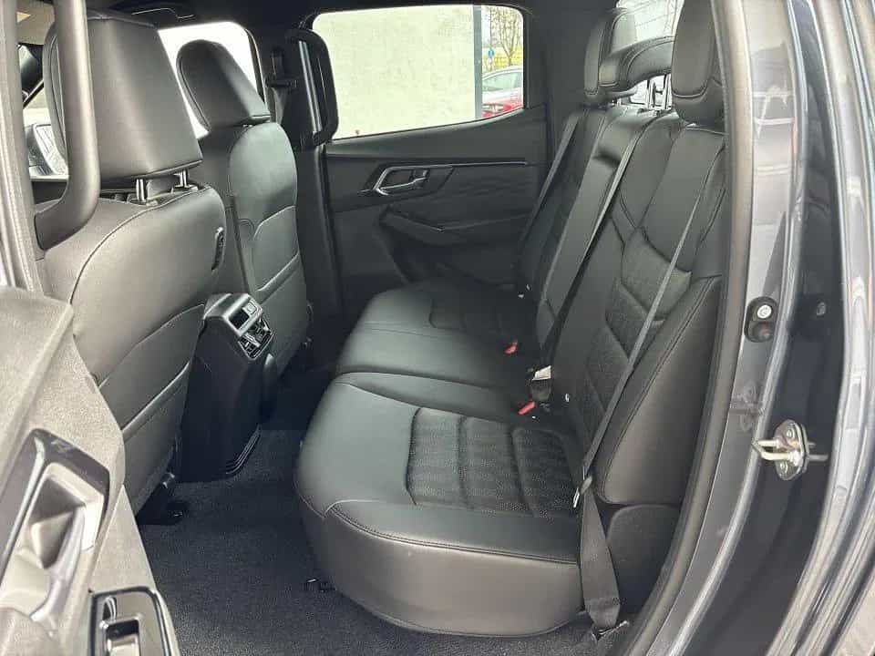 Isuzu D-Max Double Cab 4x4 AHK V-Cross A/T 02/2025-photo-8