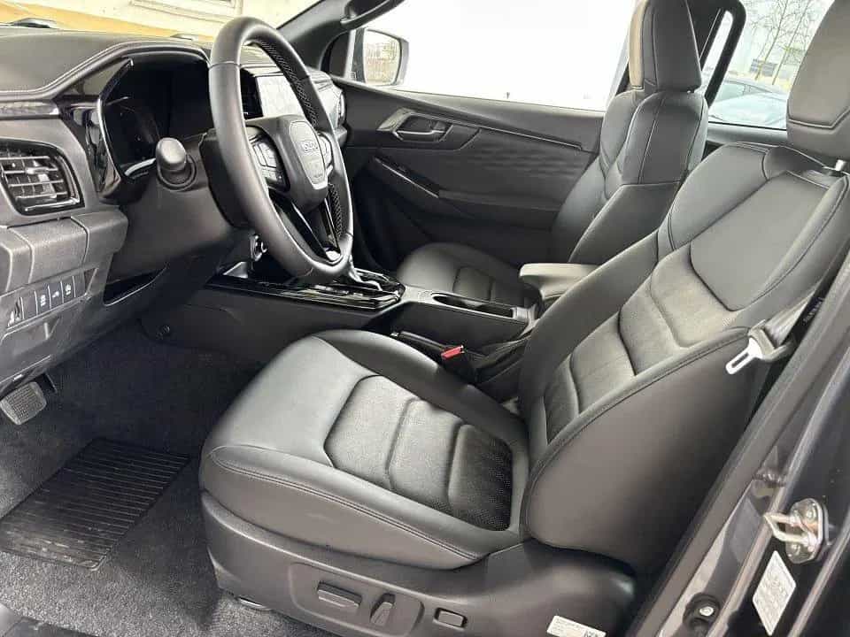 Isuzu D-Max Double Cab 4x4 AHK V-Cross A/T 02/2025-photo-9