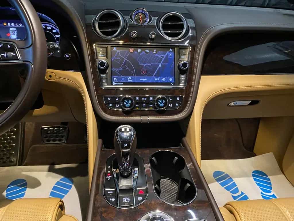 Bentley Bentayga 6.0 W12 4WD Massagesitze, Pano,AHK 01/2017-photo-18