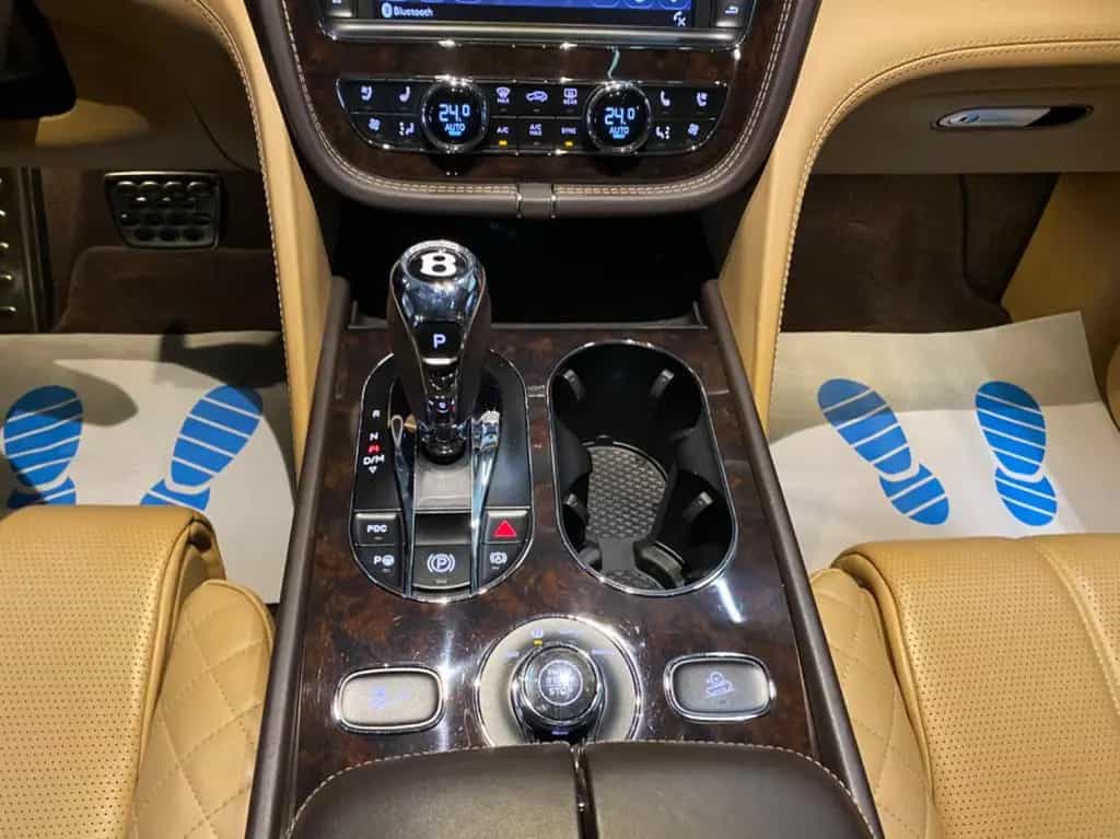 Bentley Bentayga 6.0 W12 4WD Massagesitze, Pano,AHK 01/2017-photo-19