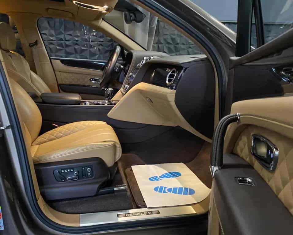 Bentley Bentayga 6.0 W12 4WD Massagesitze, Pano,AHK 01/2017-photo-28