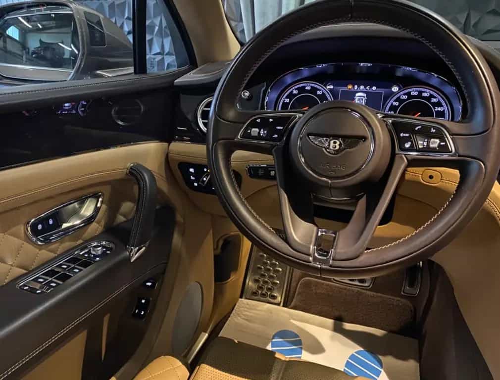Bentley Bentayga 6.0 W12 4WD Massagesitze, Pano,AHK 01/2017-photo-32