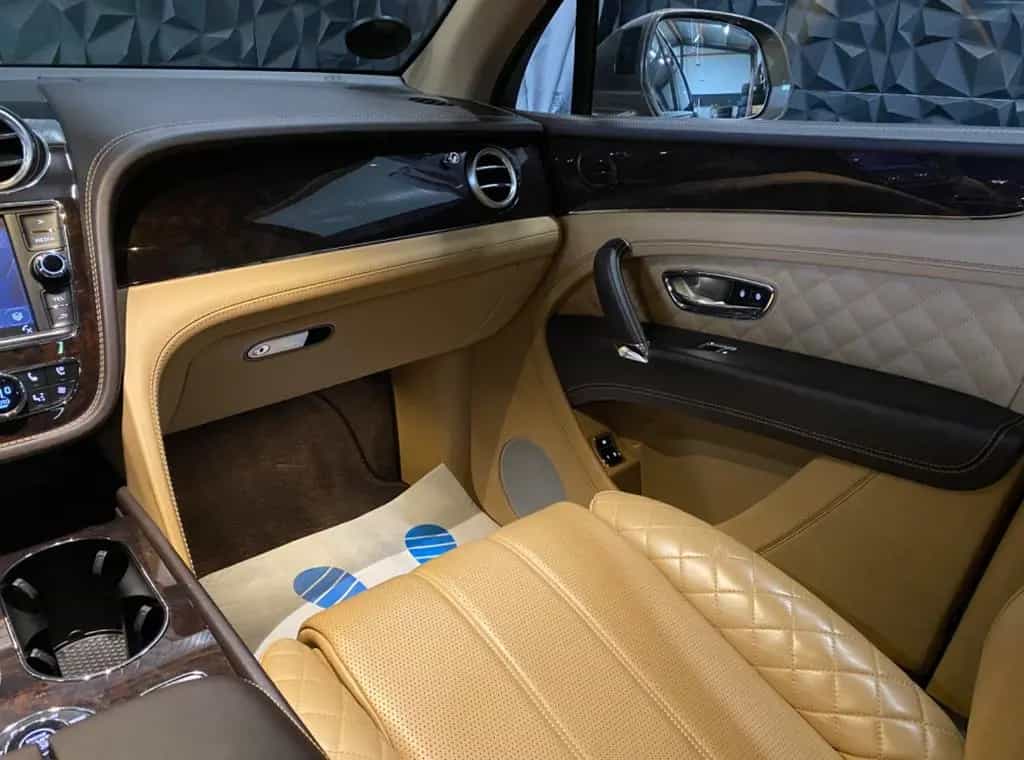 Bentley Bentayga 6.0 W12 4WD Massagesitze, Pano,AHK 01/2017-photo-33
