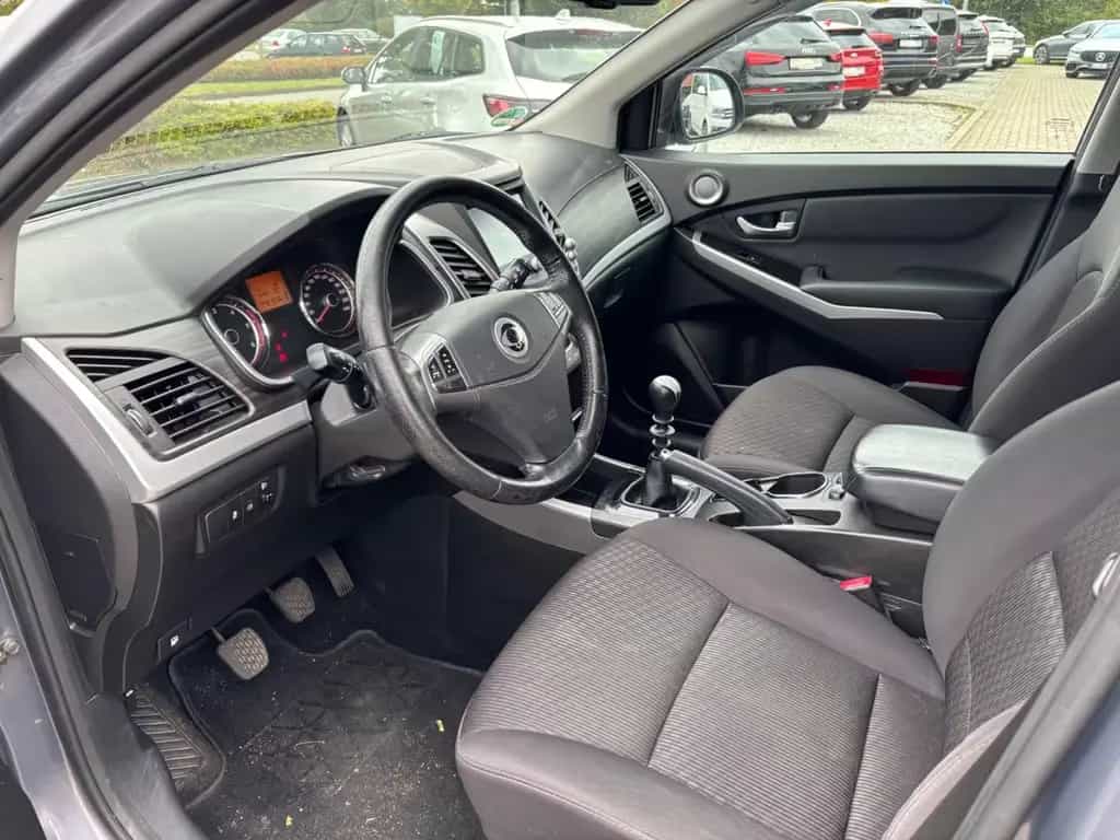 Ssangyong Korando 2.2 Diesel 1-HAND TEMPOMAT KAMERA 8x ALU 12/2015-photo-4
