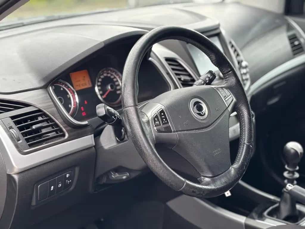 Ssangyong Korando 2.2 Diesel 1-HAND TEMPOMAT KAMERA 8x ALU 12/2015-photo-5