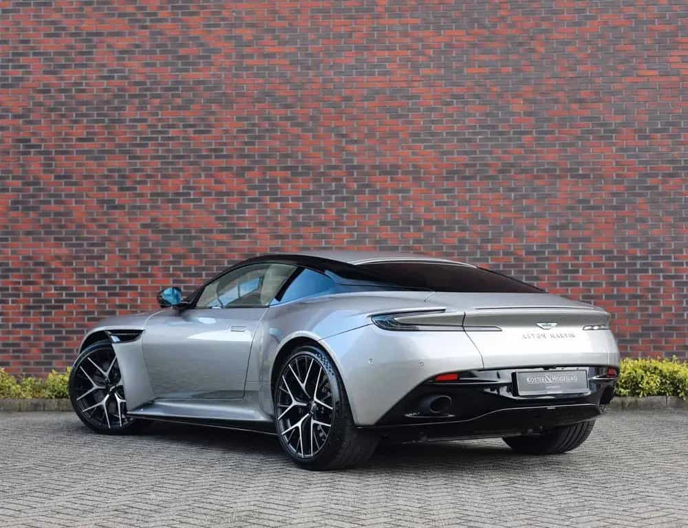 Aston Martin DB12 Coupé | Aluminite Silver 09/2023-photo-1