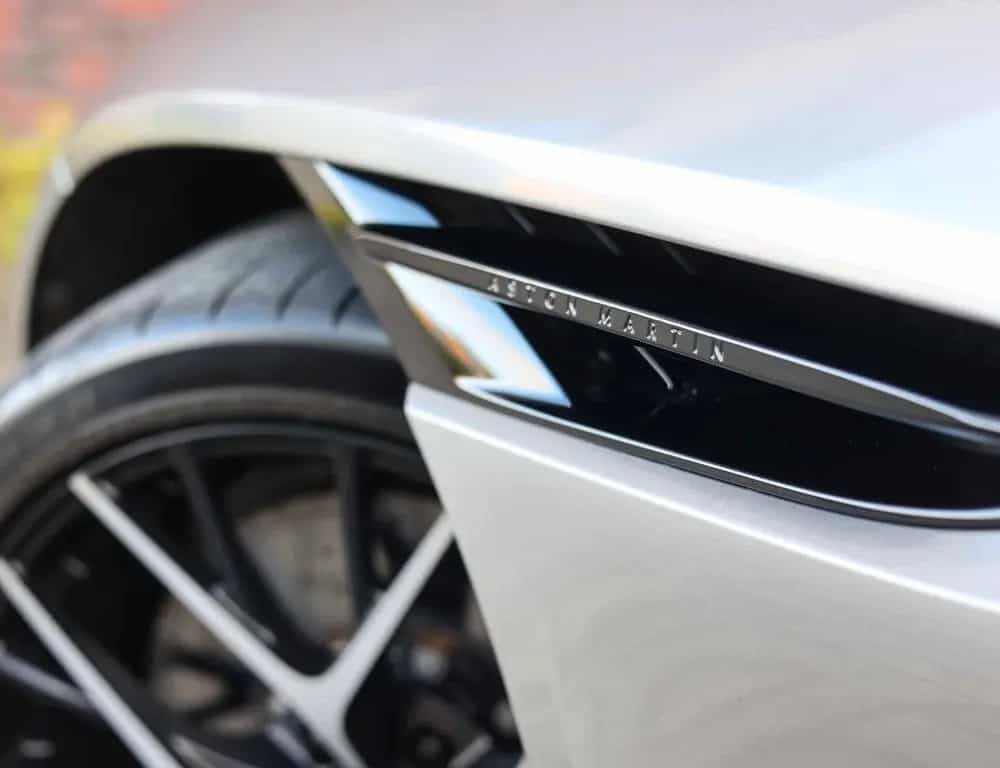 Aston Martin DB12 Coupé | Aluminite Silver 09/2023-photo-10