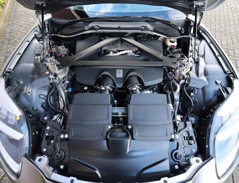 Aston Martin DB12 Coupé | Aluminite Silver 09/2023-photo-14