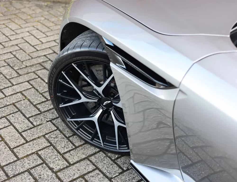 Aston Martin DB12 Coupé | Aluminite Silver 09/2023-photo-17