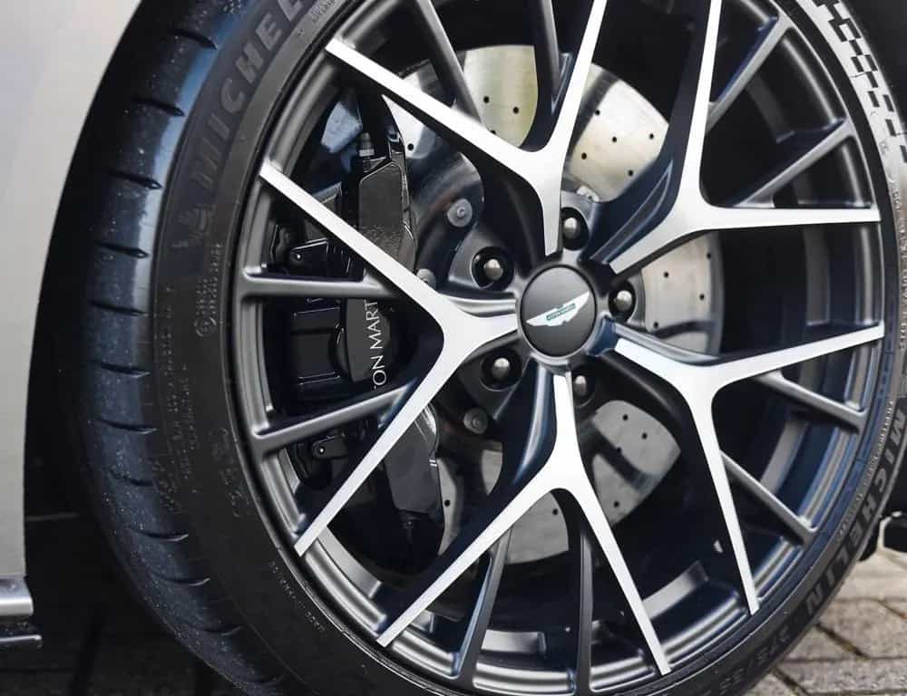 Aston Martin DB12 Coupé | Aluminite Silver 09/2023-photo-18