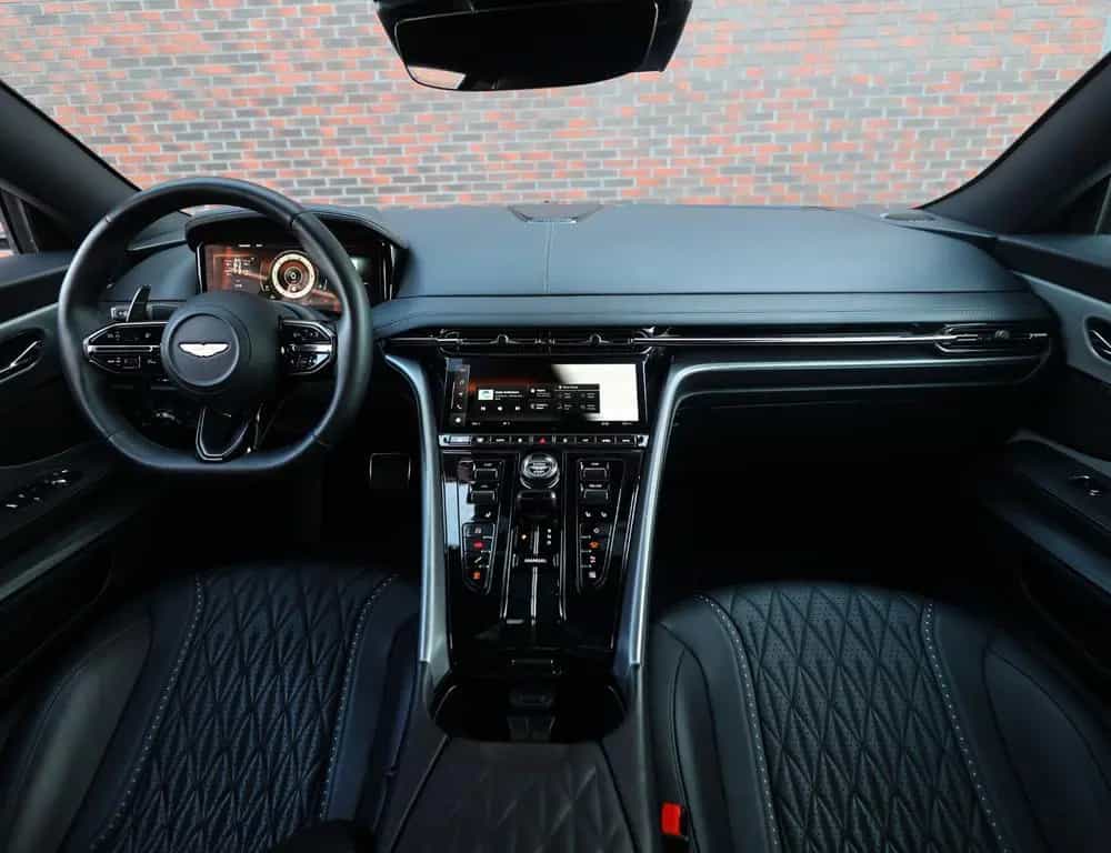 Aston Martin DB12 Coupé | Aluminite Silver 09/2023-photo-2