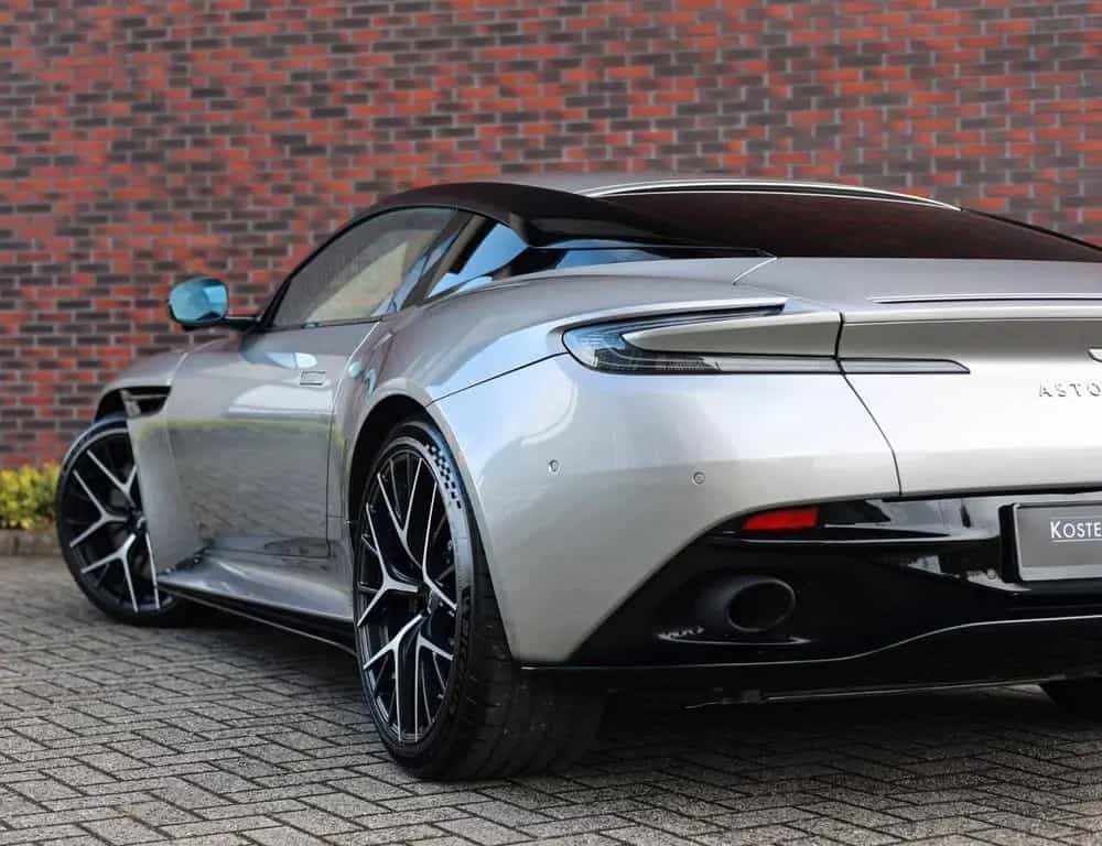 Aston Martin DB12 Coupé | Aluminite Silver 09/2023-photo-6