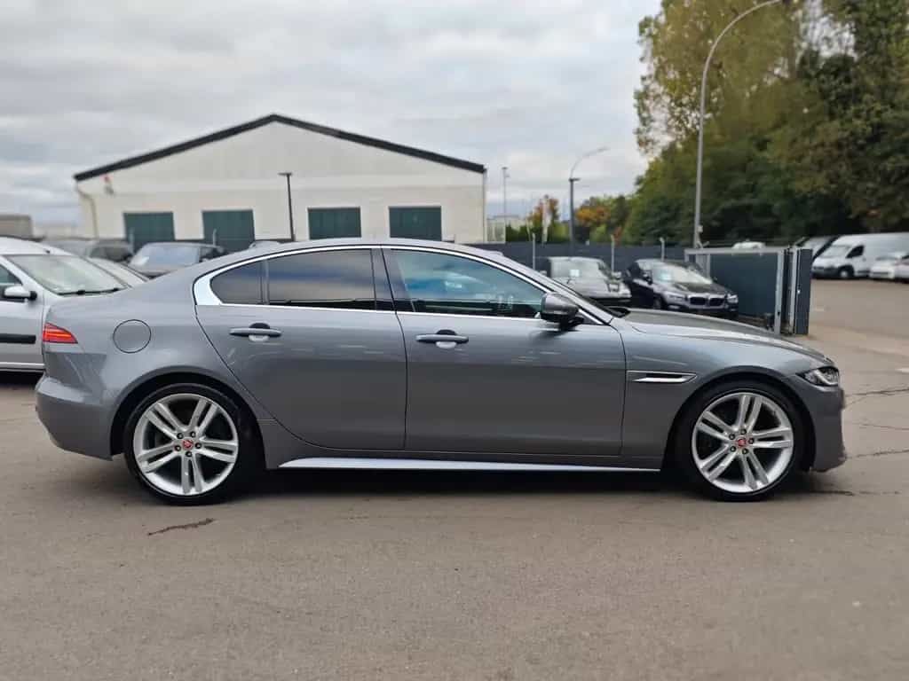Jaguar XE 2.0d R-DYNAMIC S*CARPLAY*NAVI*SHZ*VOLL-LED* 04/2021-photo-13