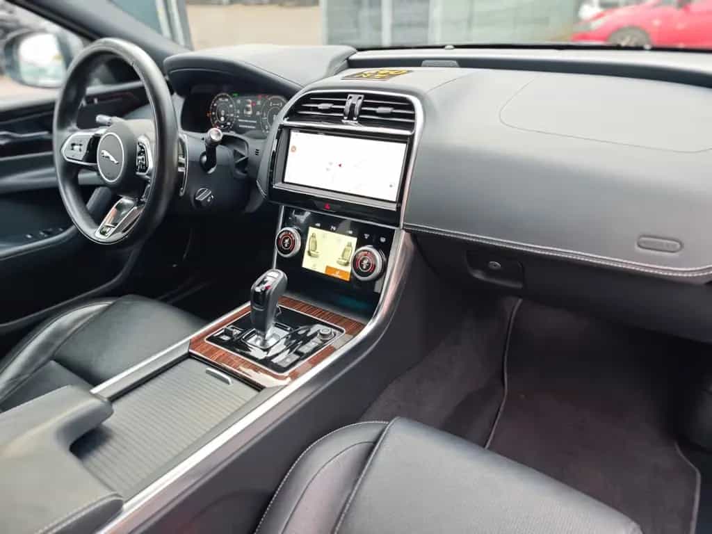 Jaguar XE 2.0d R-DYNAMIC S*CARPLAY*NAVI*SHZ*VOLL-LED* 04/2021-photo-15
