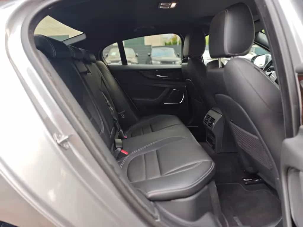 Jaguar XE 2.0d R-DYNAMIC S*CARPLAY*NAVI*SHZ*VOLL-LED* 04/2021-photo-16