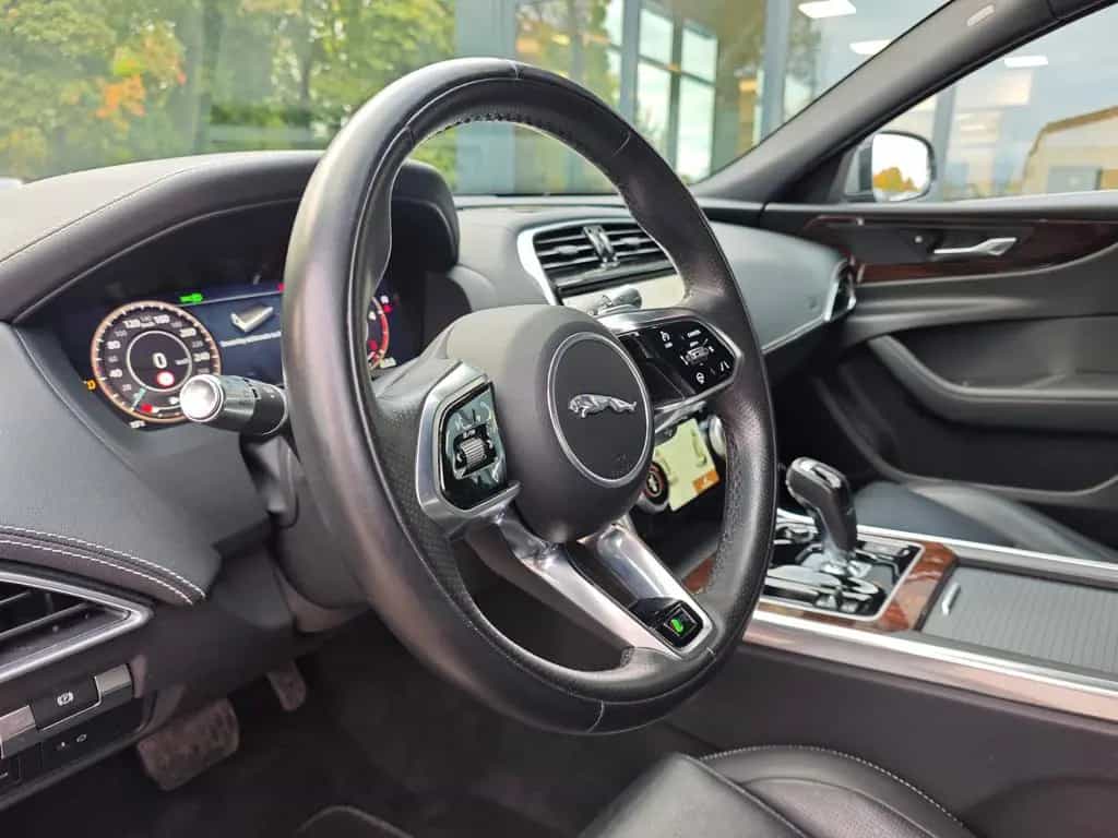 Jaguar XE 2.0d R-DYNAMIC S*CARPLAY*NAVI*SHZ*VOLL-LED* 04/2021-photo-21