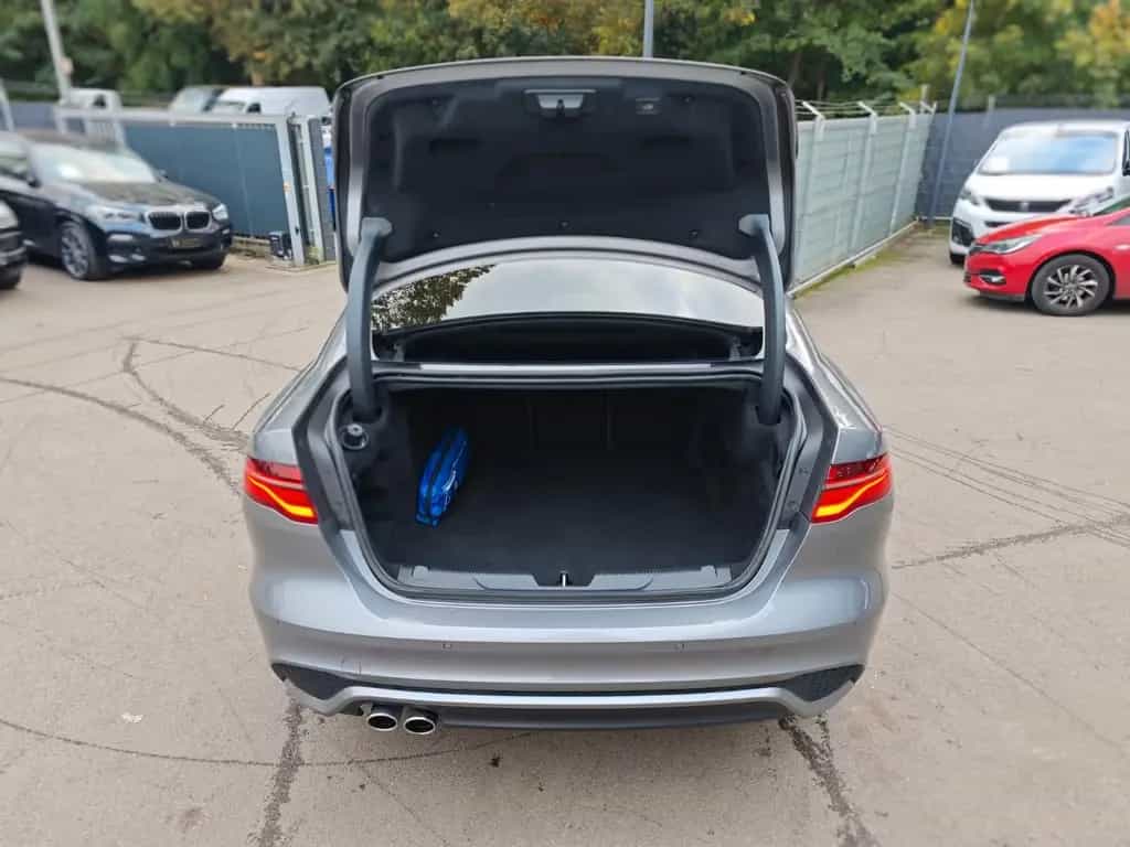 Jaguar XE 2.0d R-DYNAMIC S*CARPLAY*NAVI*SHZ*VOLL-LED* 04/2021-photo-8