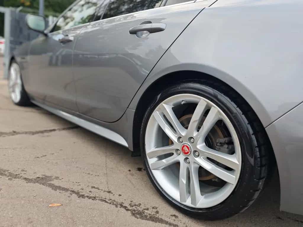Jaguar XE 2.0d R-DYNAMIC S*CARPLAY*NAVI*SHZ*VOLL-LED* 04/2021-photo-9