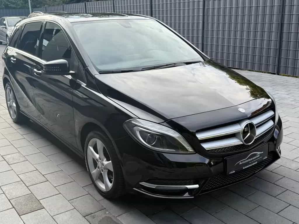 Mercedes-Benz B-Class 180 Automatik Navi Klima LED AHK 08/2014-photo-1