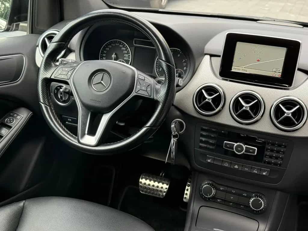 Mercedes-Benz B-Class 180 Automatik Navi Klima LED AHK 08/2014-photo-10