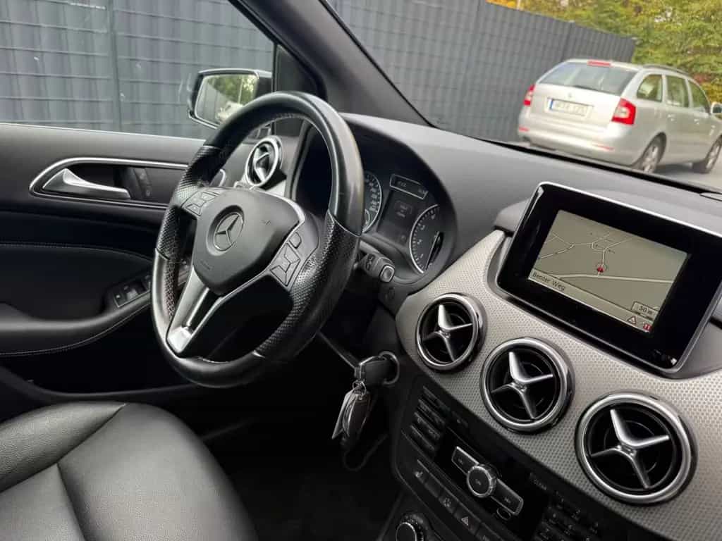 Mercedes-Benz B-Class 180 Automatik Navi Klima LED AHK 08/2014-photo-11