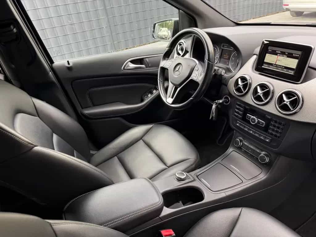 Mercedes-Benz B-Class 180 Automatik Navi Klima LED AHK 08/2014-photo-13