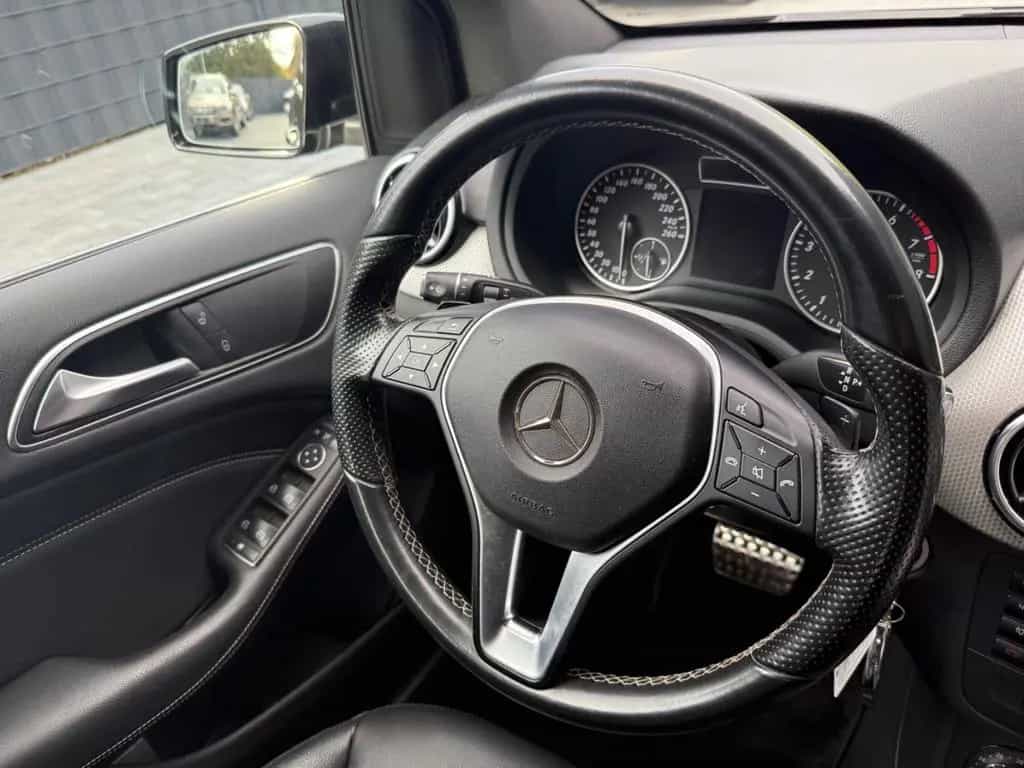 Mercedes-Benz B-Class 180 Automatik Navi Klima LED AHK 08/2014-photo-17