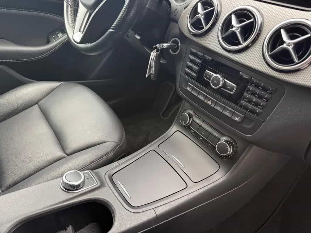 Mercedes-Benz B-Class 180 Automatik Navi Klima LED AHK 08/2014-photo-19
