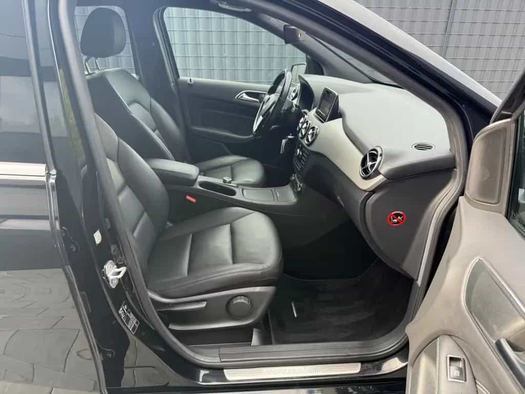 Mercedes-Benz B-Class 180 Automatik Navi Klima LED AHK 08/2014-photo-7
