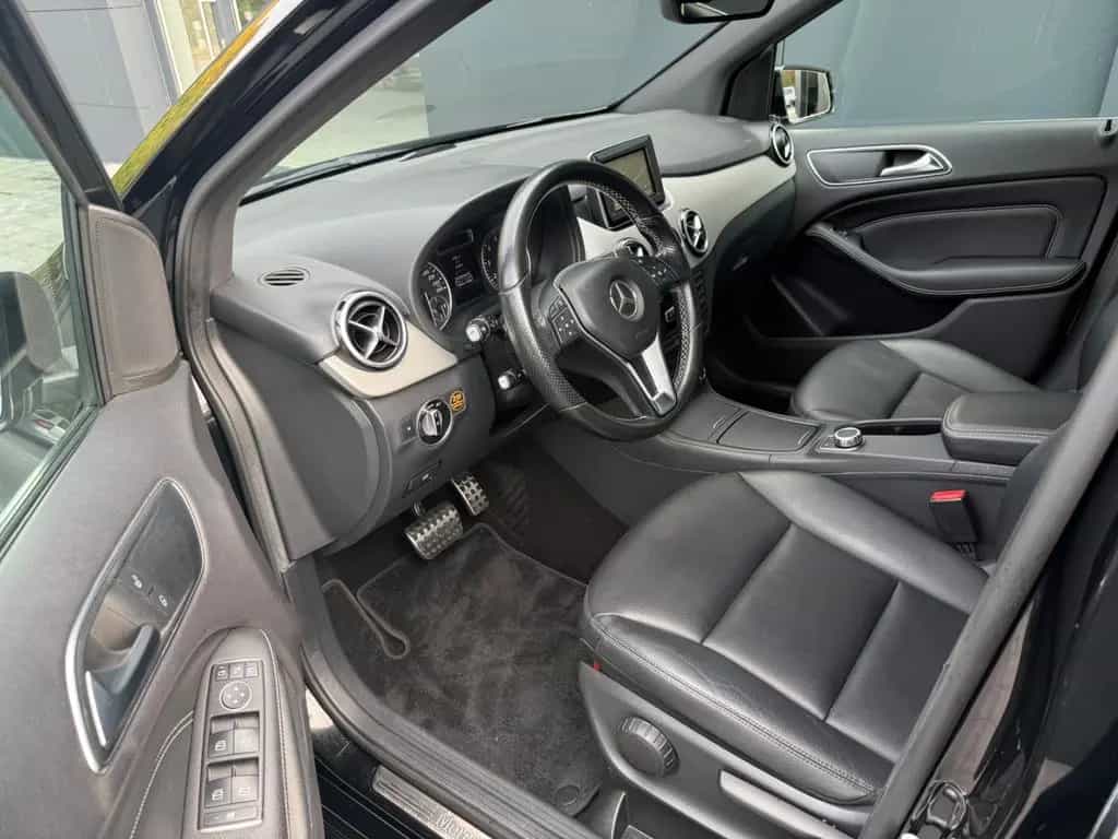 Mercedes-Benz B-Class 180 Automatik Navi Klima LED AHK 08/2014-photo-8