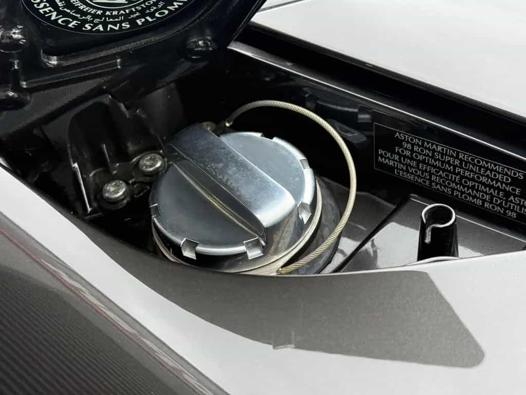 Aston Martin V8 Vantage Roadster 4.7l SPORTSHIFT SPORTABGAS 08/2011-photo-23