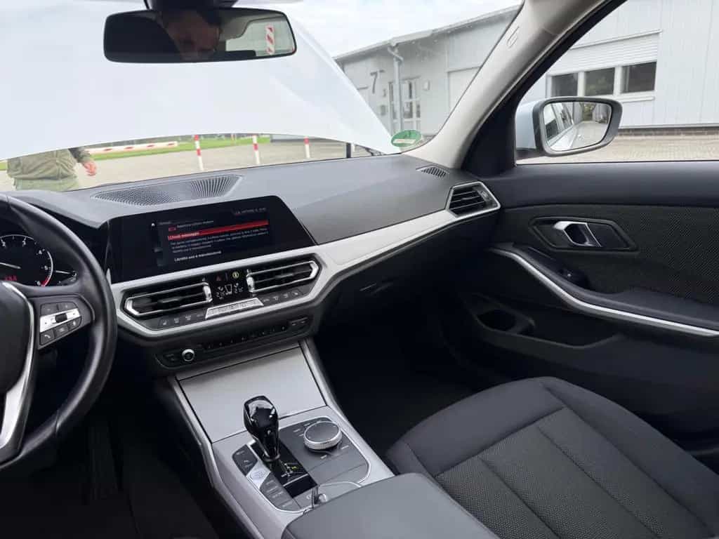 BMW 320 d Touring Automatik - 05/2020-photo-9