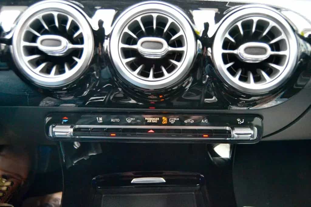 Mercedes-Benz A-Class 220 Edition 19 Automatik AutoAC Navi Park-Ass 02/2020-photo-13
