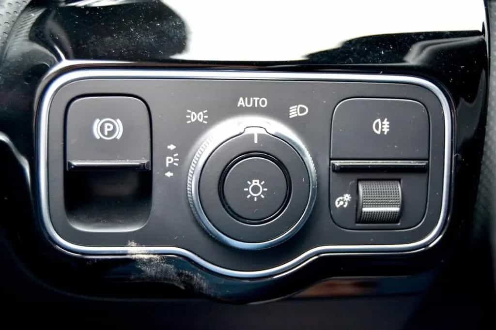 Mercedes-Benz A-Class 220 Edition 19 Automatik AutoAC Navi Park-Ass 02/2020-photo-20