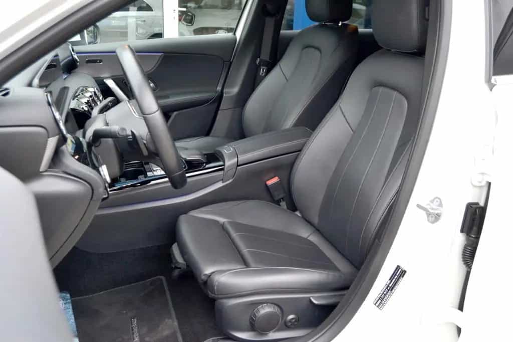 Mercedes-Benz A-Class 220 Edition 19 Automatik AutoAC Navi Park-Ass 02/2020-photo-8