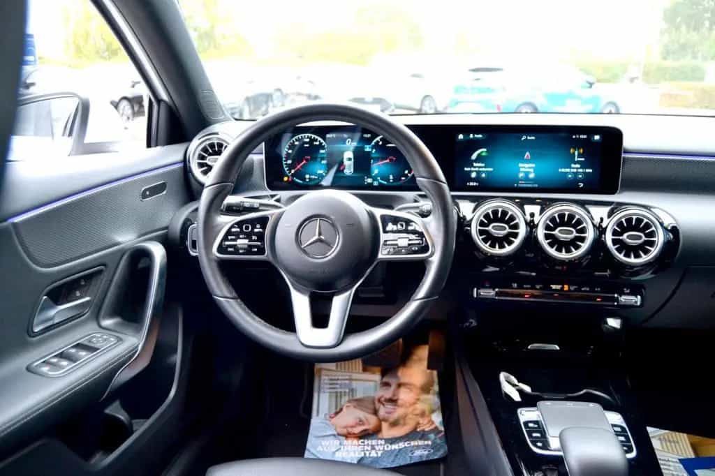 Mercedes-Benz A-Class 220 Edition 19 Automatik AutoAC Navi Park-Ass 02/2020-photo-9