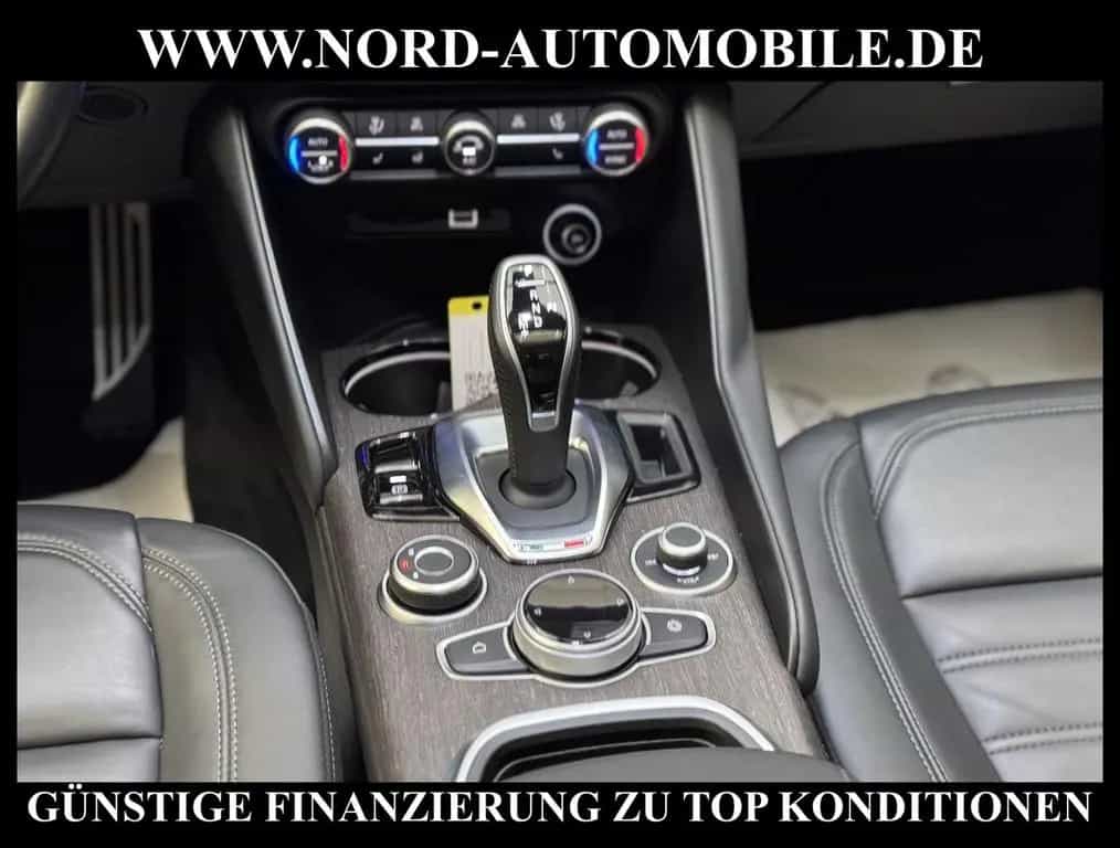 Alfa Romeo Giulia 2.2 JTDM LUSSO TI *PANO*LEDER*ACC*UPE:56* 10/2021-photo-17