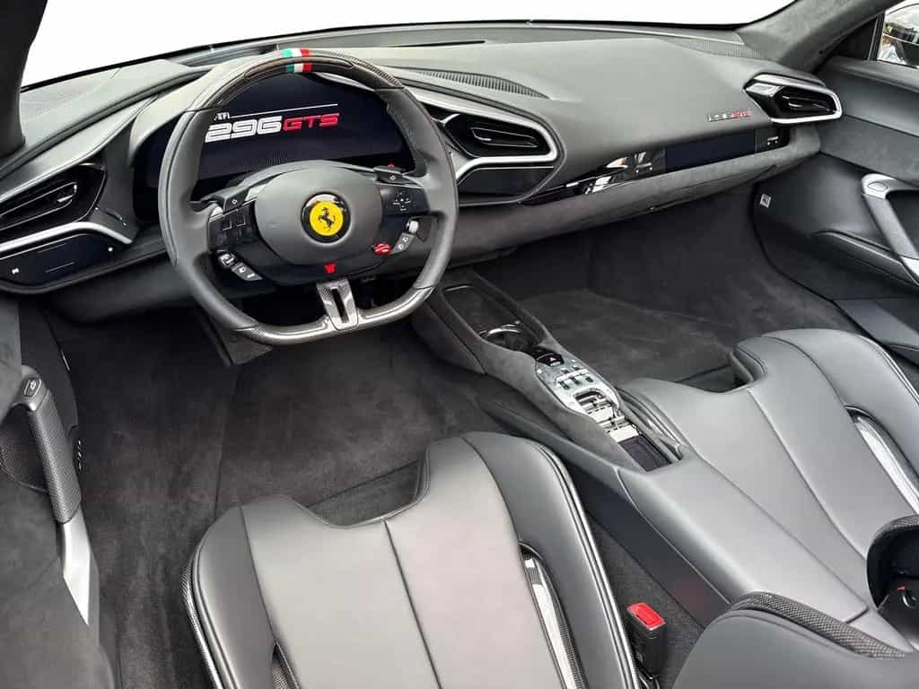 Ferrari 296 GTS *Embleme*Navi*PDC*Klima*Leder* 04/2025-photo-12
