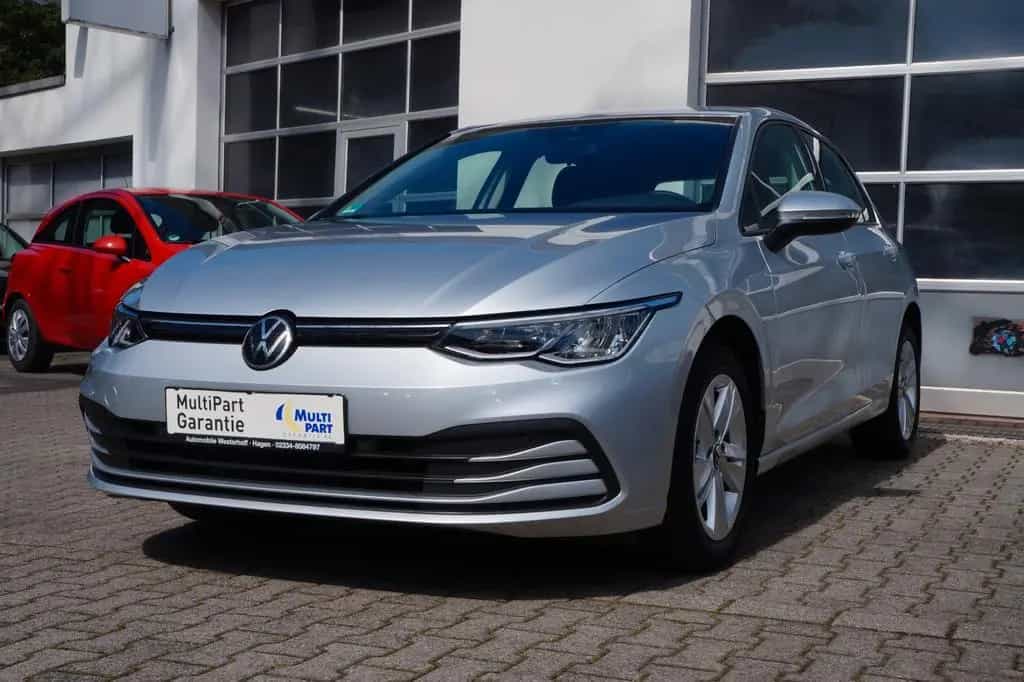 Volkswagen Golf VIII Life*LED*PDC*NAVI*SHZ*DIGITAL COCKPIT* 03/2020-photo-1