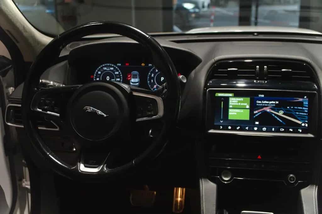 Jaguar F-Pace 2.0 250 CV AWD aut. R-Sport 05/2020-photo-14