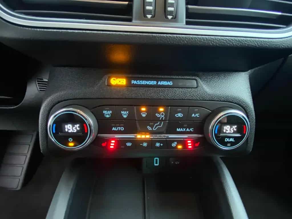 Ford Focus Turnier Cool & Connect/LED/EURO-6/NAVI/ 10/2019-photo-27