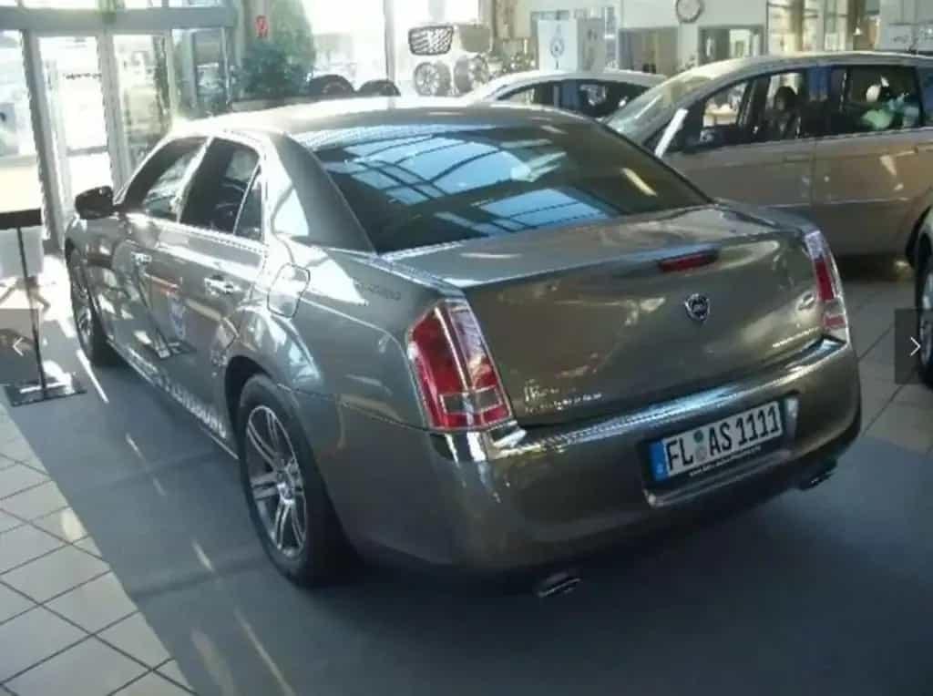 Lancia Thema Platinum 3.0 V6 Multijet *Navi*Leder*Pano* 10/2011-photo-3
